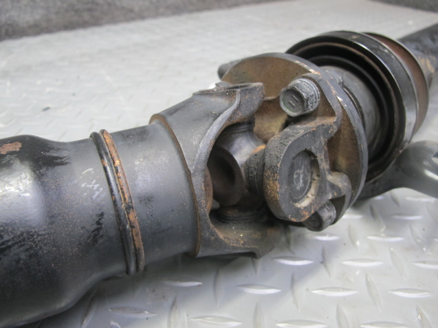 01-05 Lexus JCE10L IS300 Sedan A/T Rear Drive Shaft Driveshaft OEM