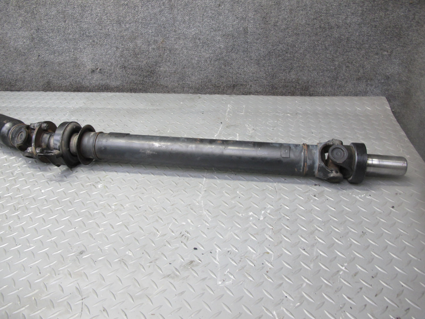 01-05 Lexus JCE10L IS300 Sedan A/T Rear Drive Shaft Driveshaft OEM