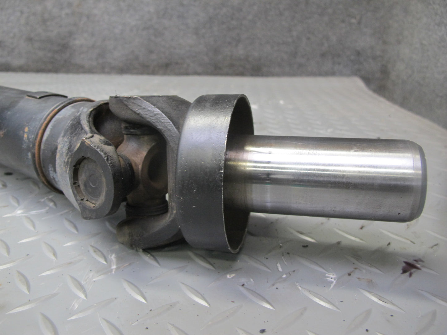 01-05 Lexus JCE10L IS300 Sedan A/T Rear Drive Shaft Driveshaft OEM