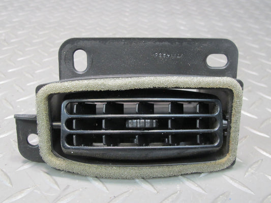 03-06 Chevrolet SSR Dash Dashboard Center Right Air Vent Grille OEM