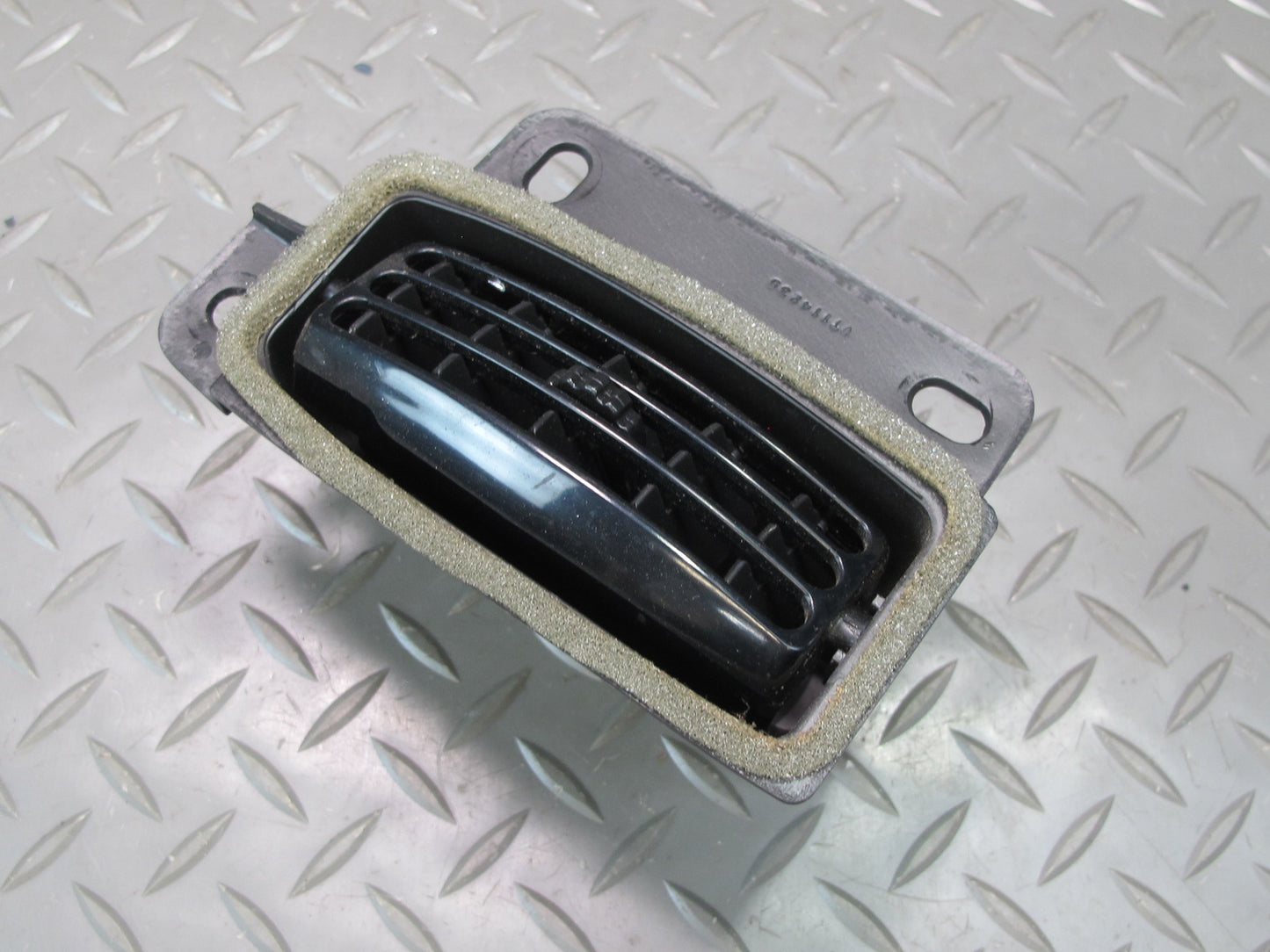 03-06 Chevrolet SSR Dash Dashboard Center Right Air Vent Grille OEM