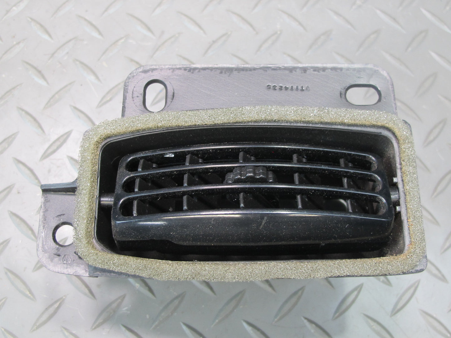 03-06 Chevrolet SSR Dash Dashboard Center Right Air Vent Grille OEM