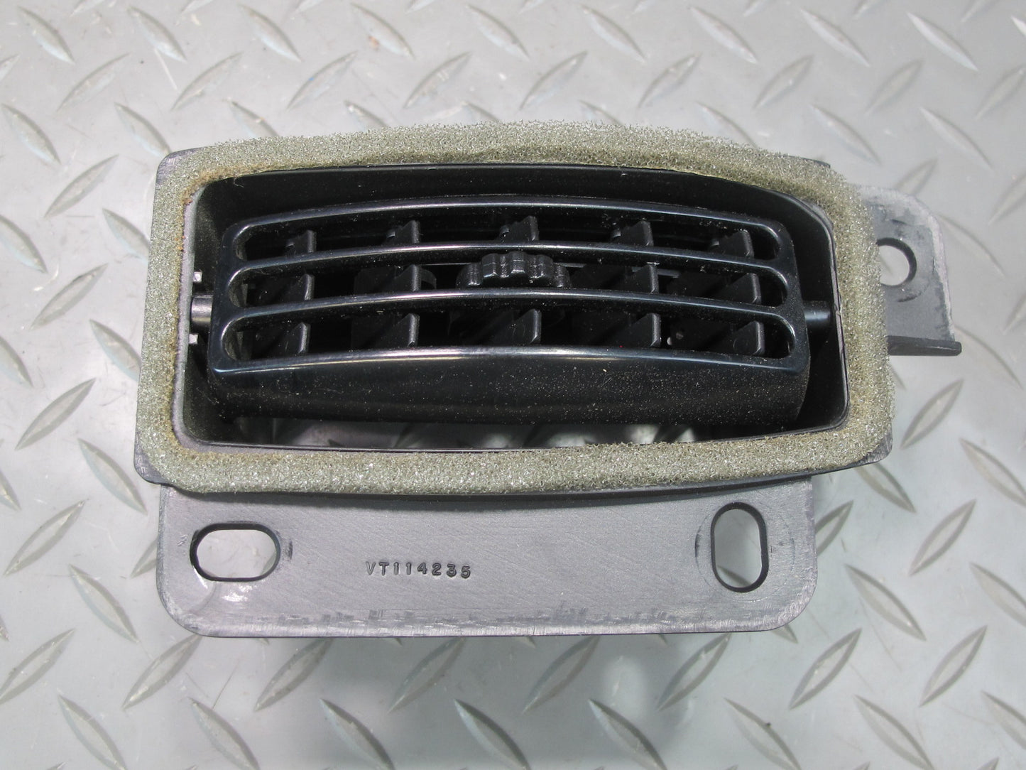 03-06 Chevrolet SSR Dash Dashboard Center Right Air Vent Grille OEM