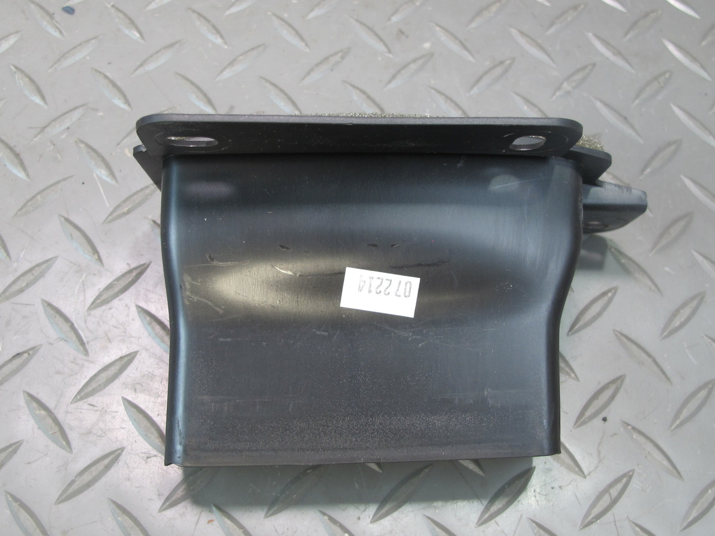 03-06 Chevrolet SSR Dash Dashboard Center Right Air Vent Grille OEM