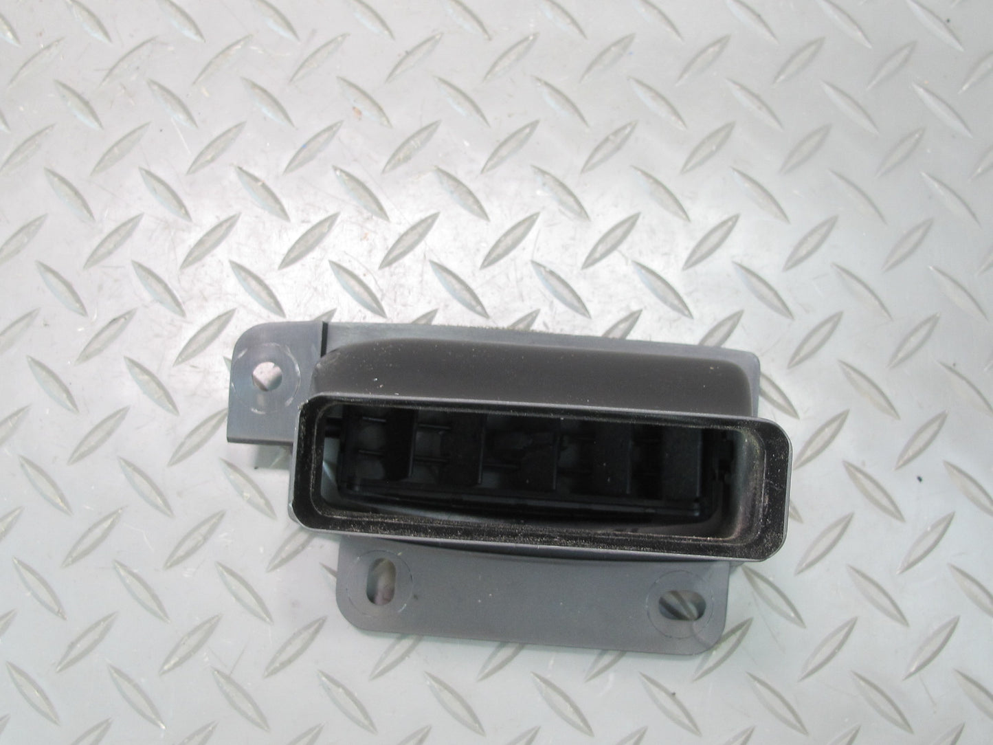 03-06 Chevrolet SSR Dash Dashboard Center Right Air Vent Grille OEM