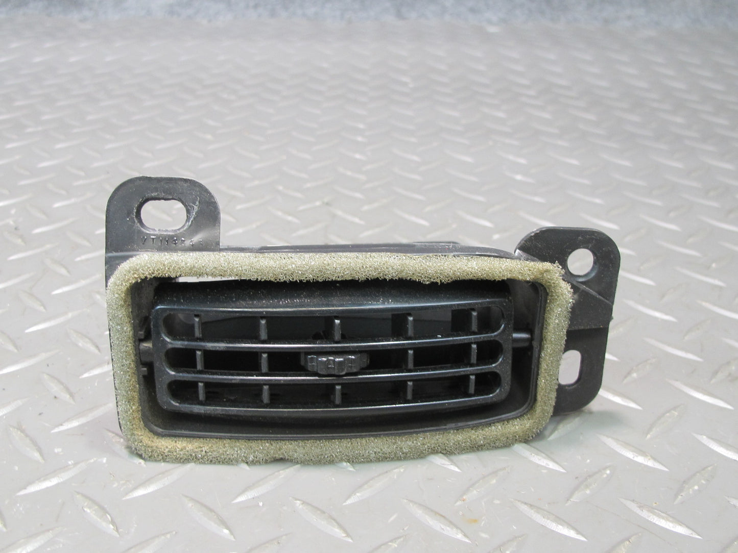 03-06 Chevrolet SSR Dash Dashboard Center Left Air Vent Grille OEM