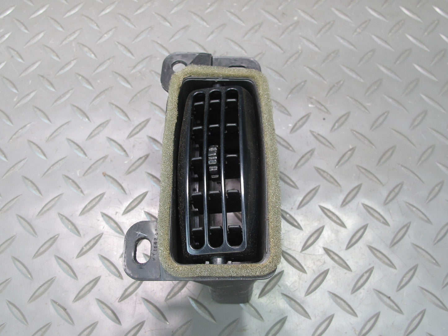 03-06 Chevrolet SSR Dash Dashboard Center Left Air Vent Grille OEM