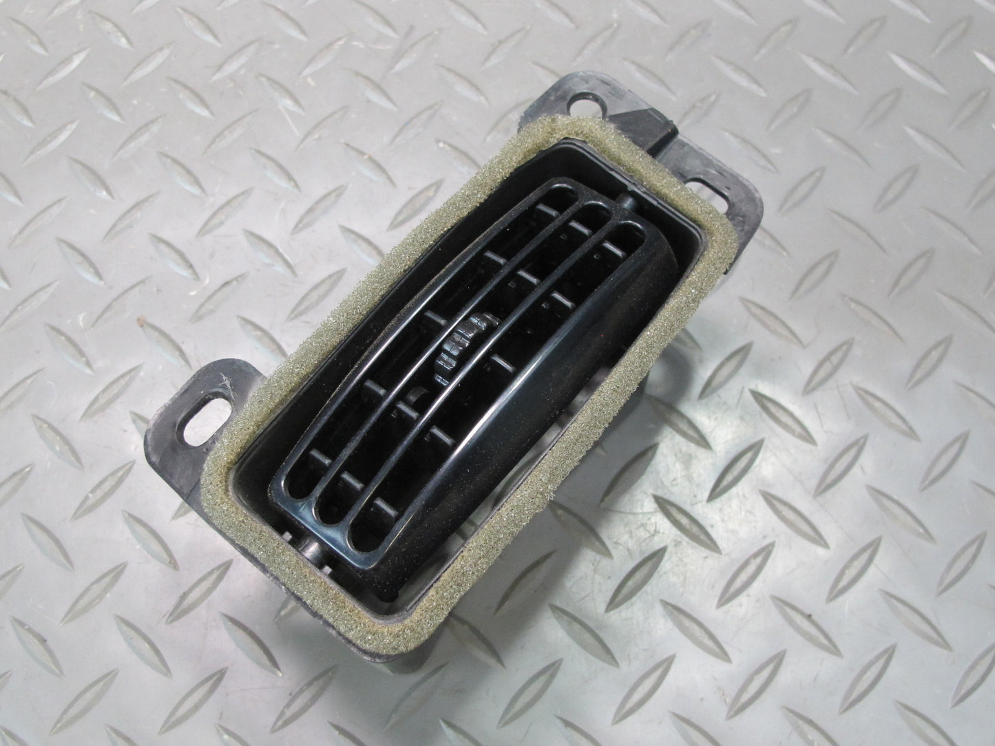 03-06 Chevrolet SSR Dash Dashboard Center Left Air Vent Grille OEM