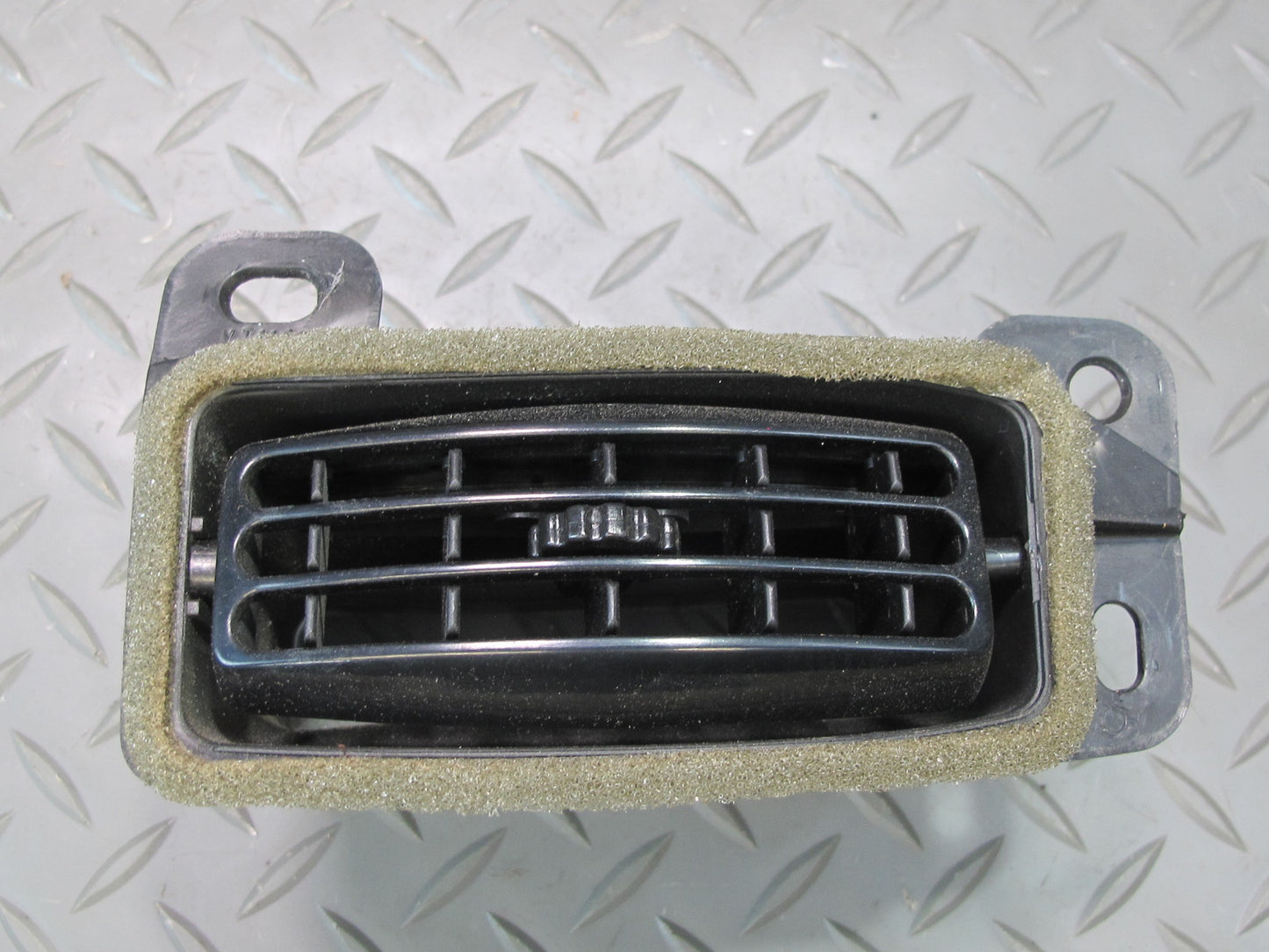 03-06 Chevrolet SSR Dash Dashboard Center Left Air Vent Grille OEM