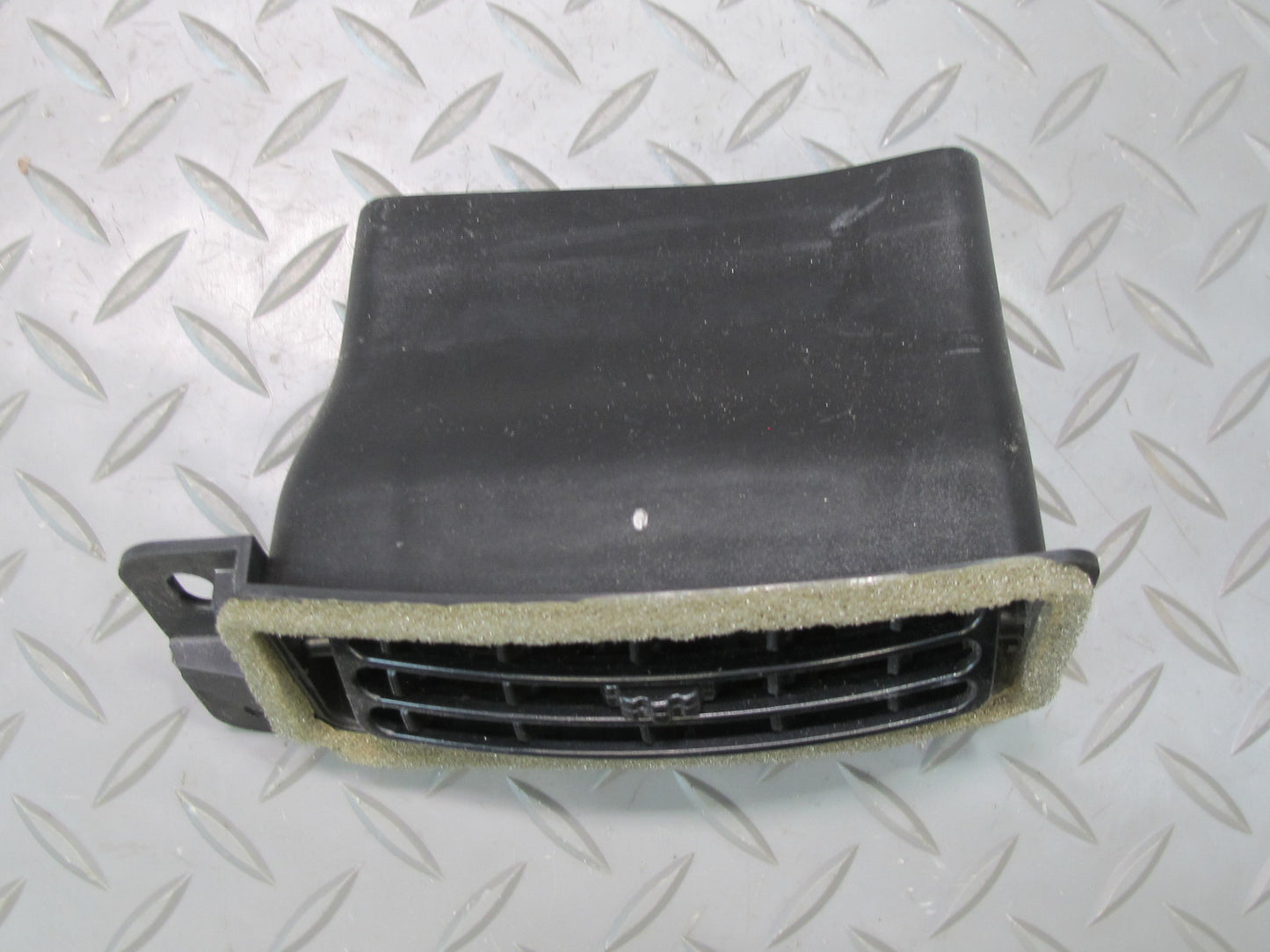 03-06 Chevrolet SSR Dash Dashboard Center Left Air Vent Grille OEM