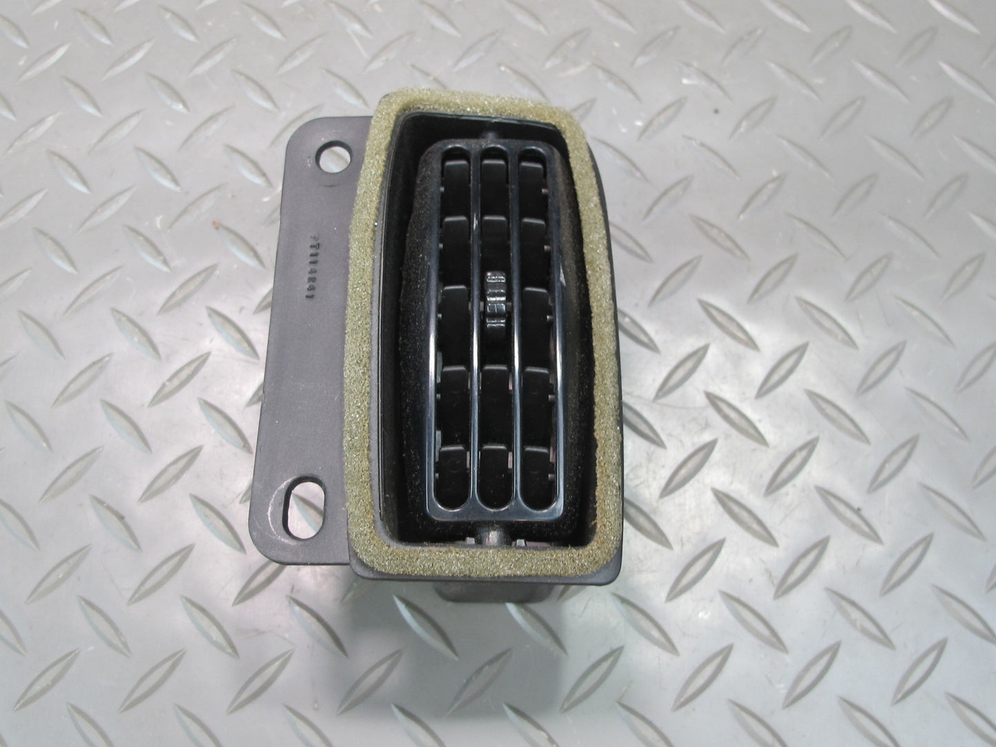 03-06 Chevrolet SSR Dash Dashboard Right Air Vent Grille OEM