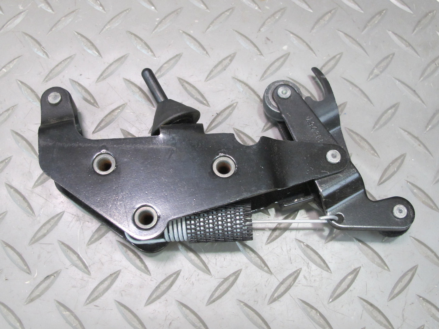 03-06 Chevrolet SSR Front Right Roof Windshield Frame Lock Latch OEM