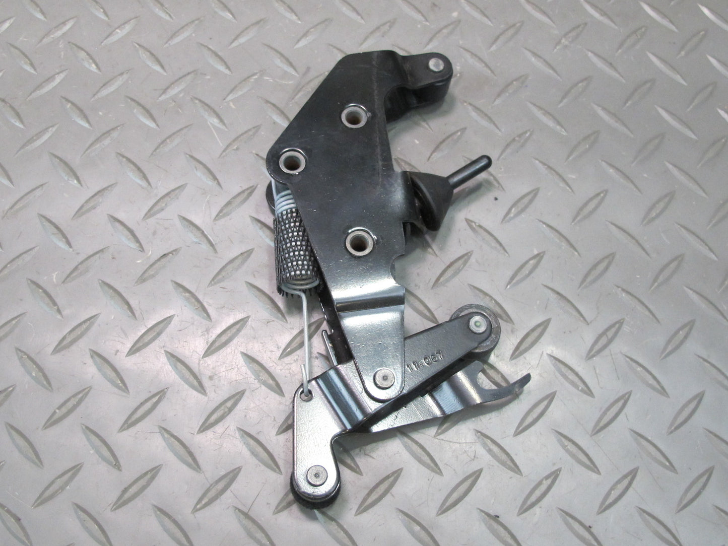 03-06 Chevrolet SSR Front Right Roof Windshield Frame Lock Latch OEM