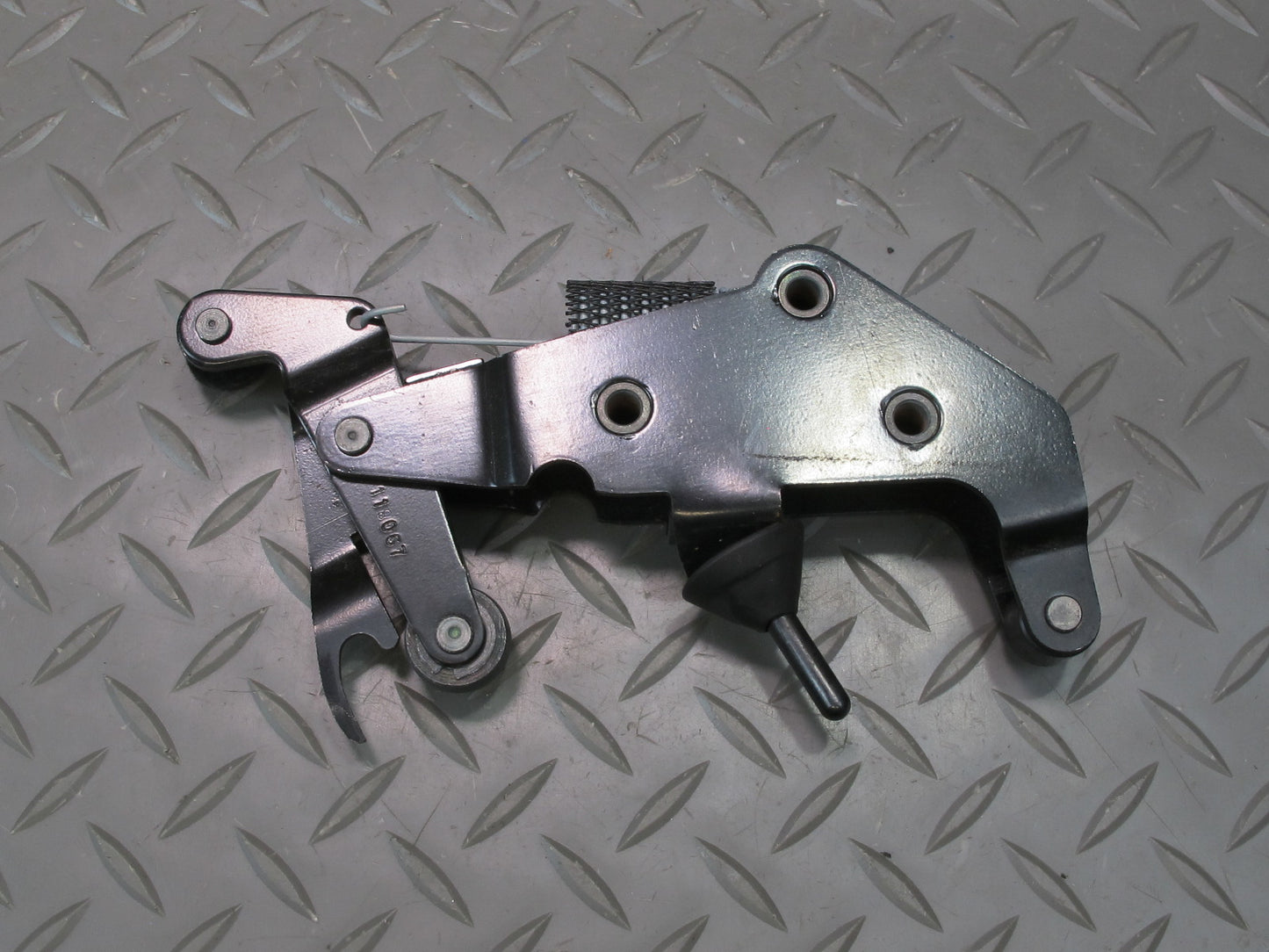 03-06 Chevrolet SSR Front Right Roof Windshield Frame Lock Latch OEM