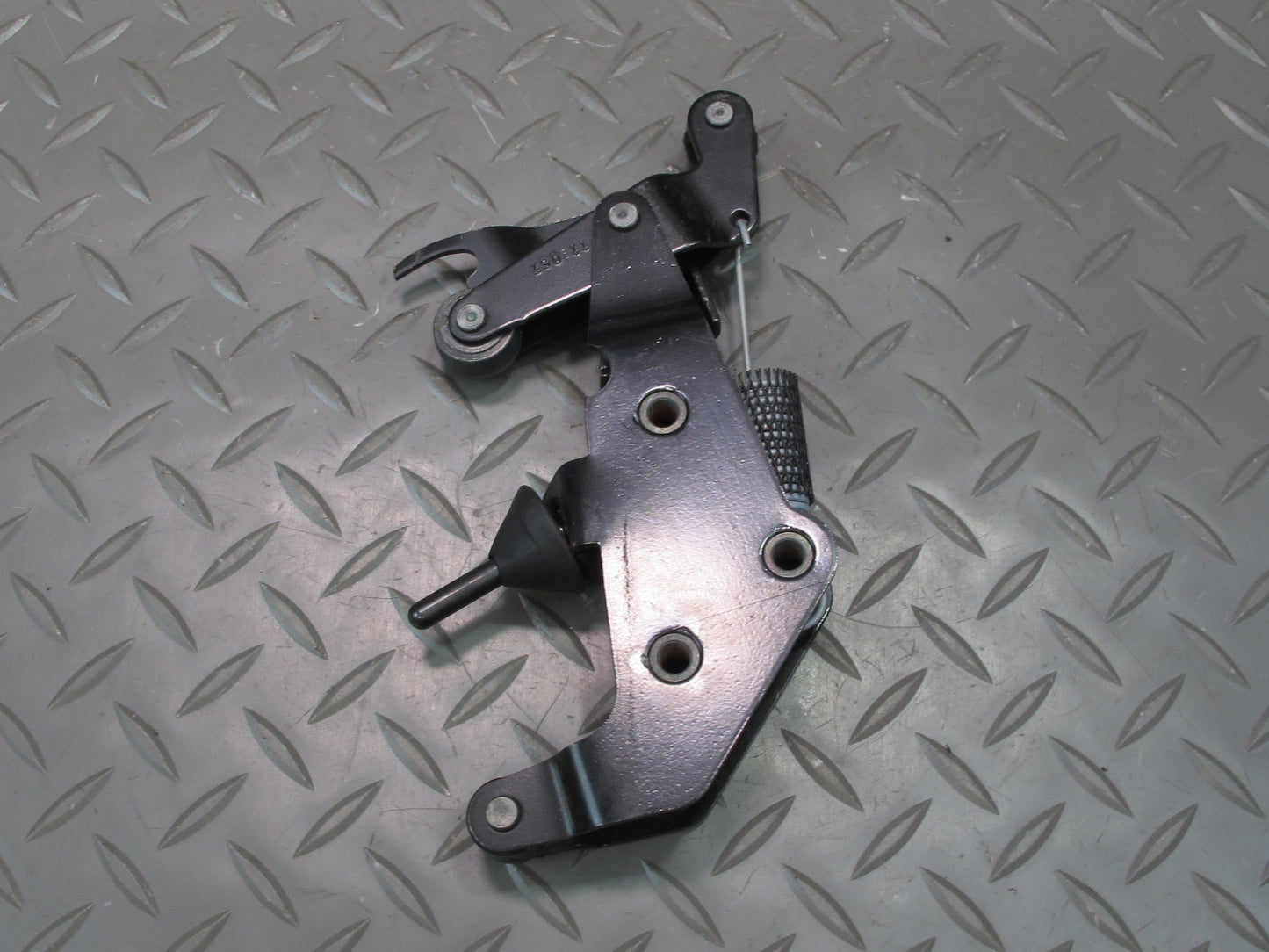 03-06 Chevrolet SSR Front Right Roof Windshield Frame Lock Latch OEM