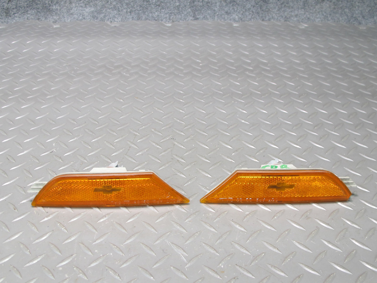 03-06 Chevrolet SSR Set of 2 Front Bumper Left & Right Side Marker Light OEM