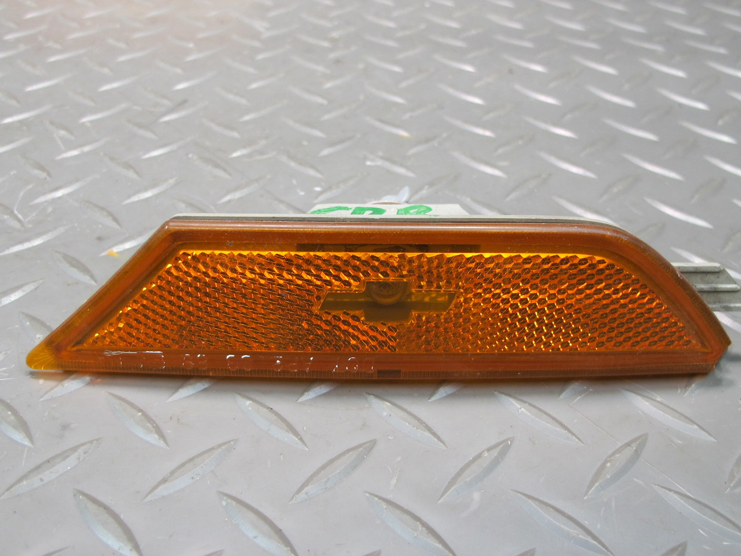 03-06 Chevrolet SSR Set of 2 Front Bumper Left & Right Side Marker Light OEM