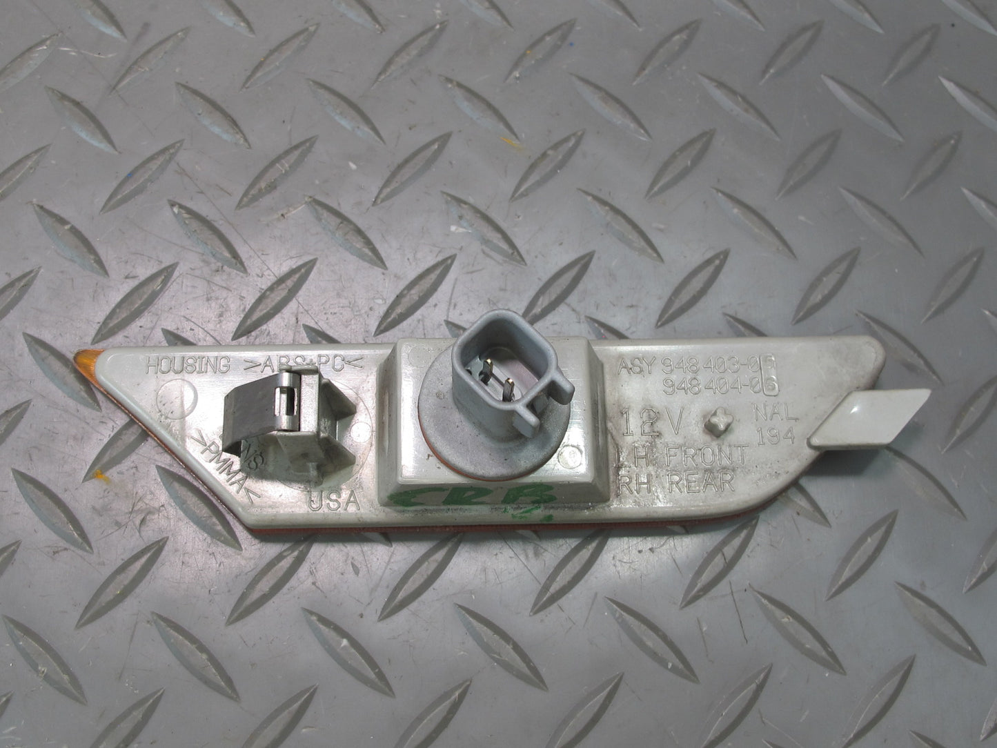 03-06 Chevrolet SSR Set of 2 Front Bumper Left & Right Side Marker Light OEM