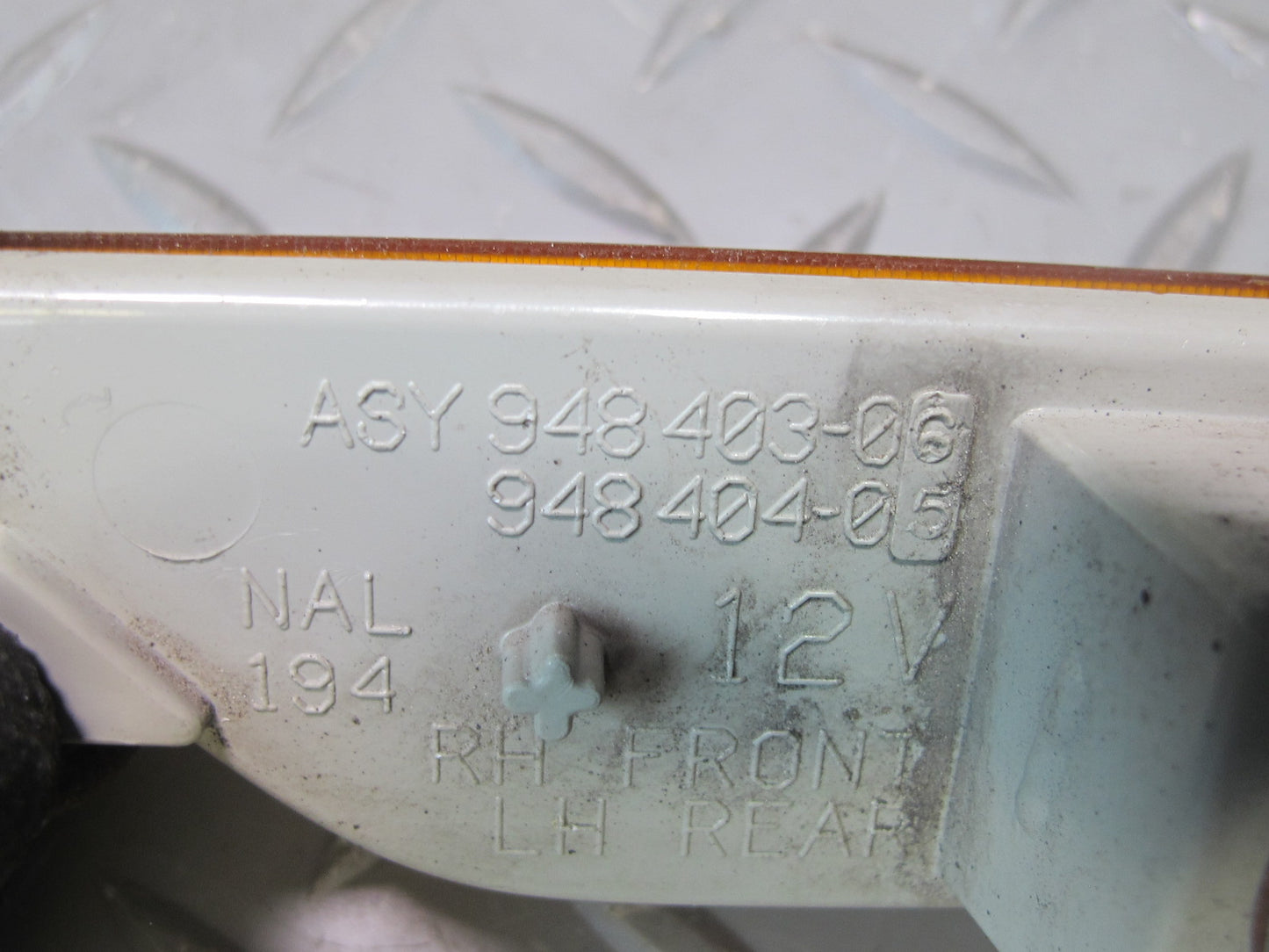 03-06 Chevrolet SSR Set of 2 Front Bumper Left & Right Side Marker Light OEM