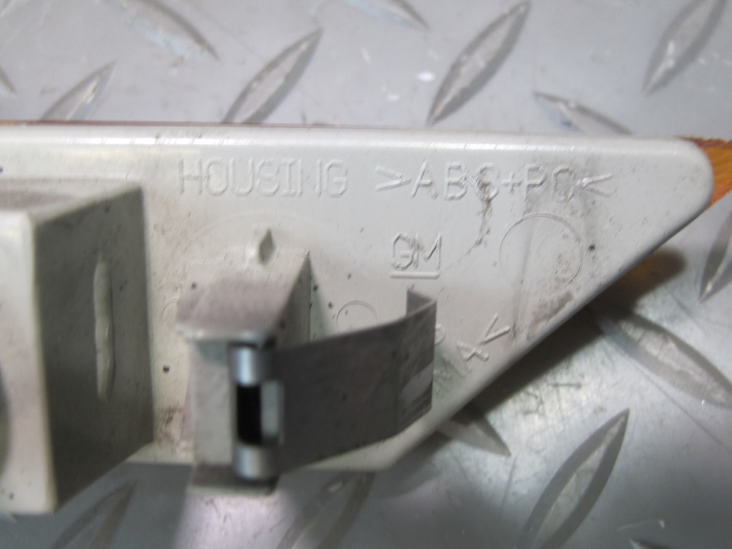 03-06 Chevrolet SSR Set of 2 Front Bumper Left & Right Side Marker Light OEM