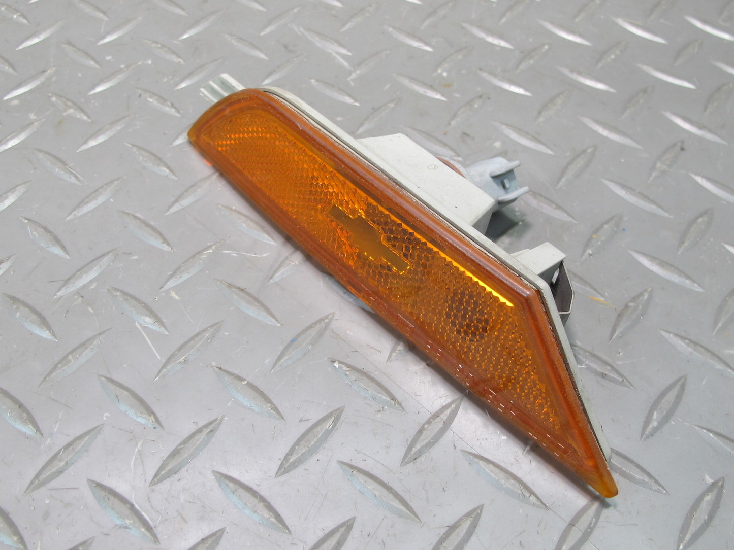 03-06 Chevrolet SSR Set of 2 Front Bumper Left & Right Side Marker Light OEM