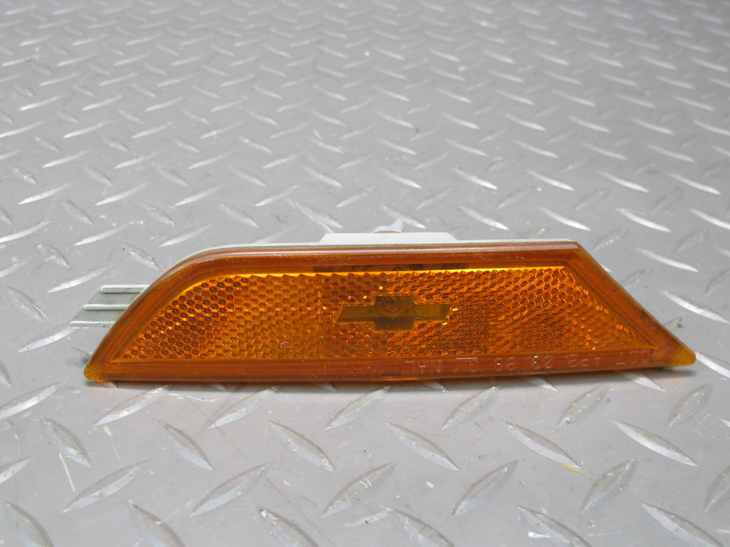 03-06 Chevrolet SSR Set of 2 Front Bumper Left & Right Side Marker Light OEM