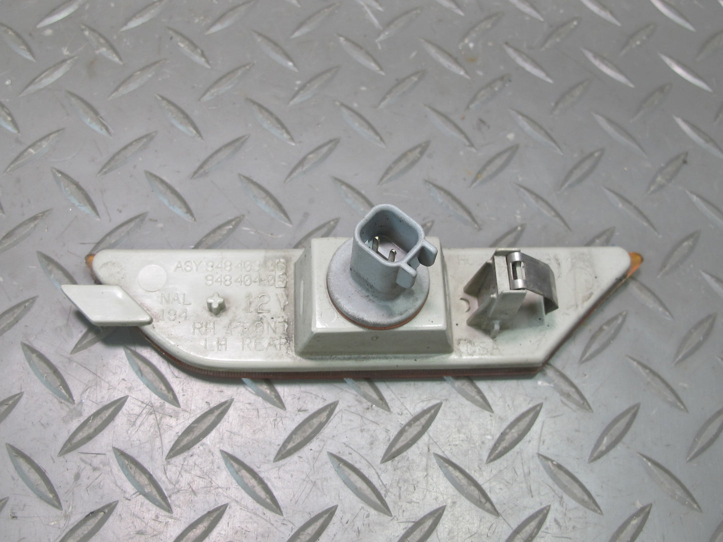 03-06 Chevrolet SSR Set of 2 Front Bumper Left & Right Side Marker Light OEM