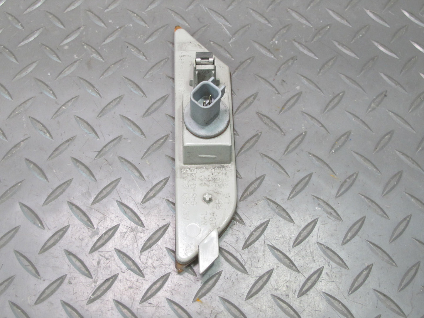 03-06 Chevrolet SSR Set of 2 Front Bumper Left & Right Side Marker Light OEM