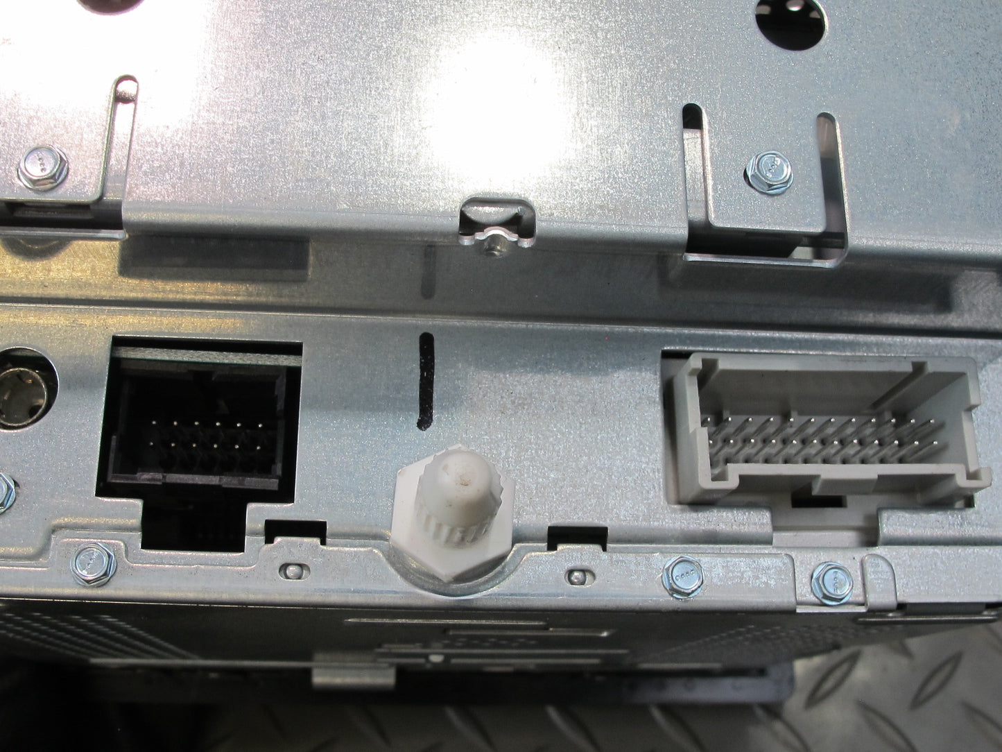 05-06 Chevrolet SSR Radio Stereo CD Changer Player Head Unit 10359577 OEM