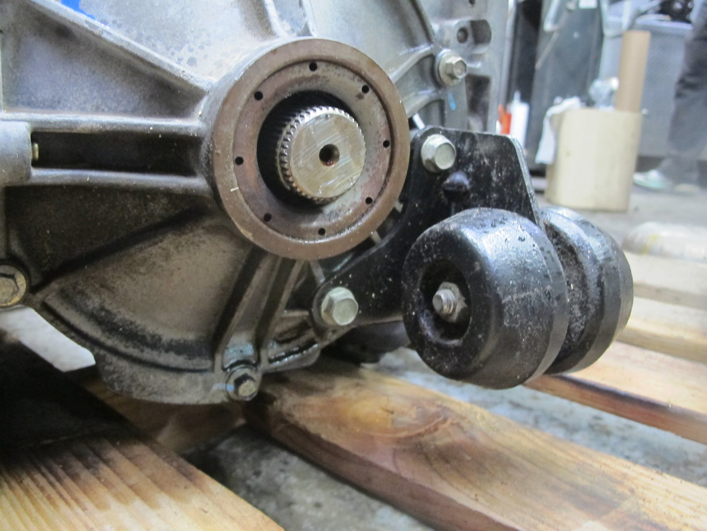 2001 Chevy Corvette C5 4L60E Auto Transmission Torque Converter w Differential