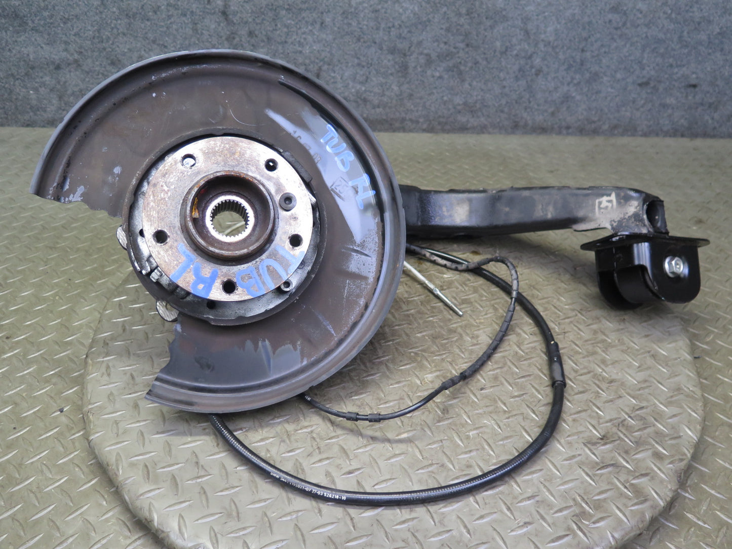 01-06 BMW E46 330ci RWD Rear Left Knuckle Wheel Hub Trailing Arm OEM