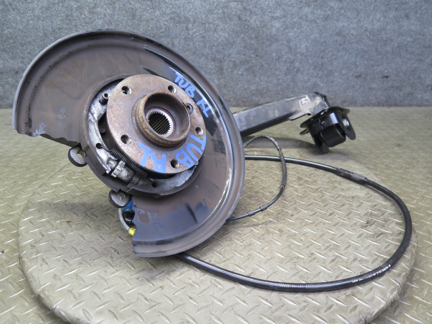 01-06 BMW E46 330ci RWD Rear Left Knuckle Wheel Hub Trailing Arm OEM