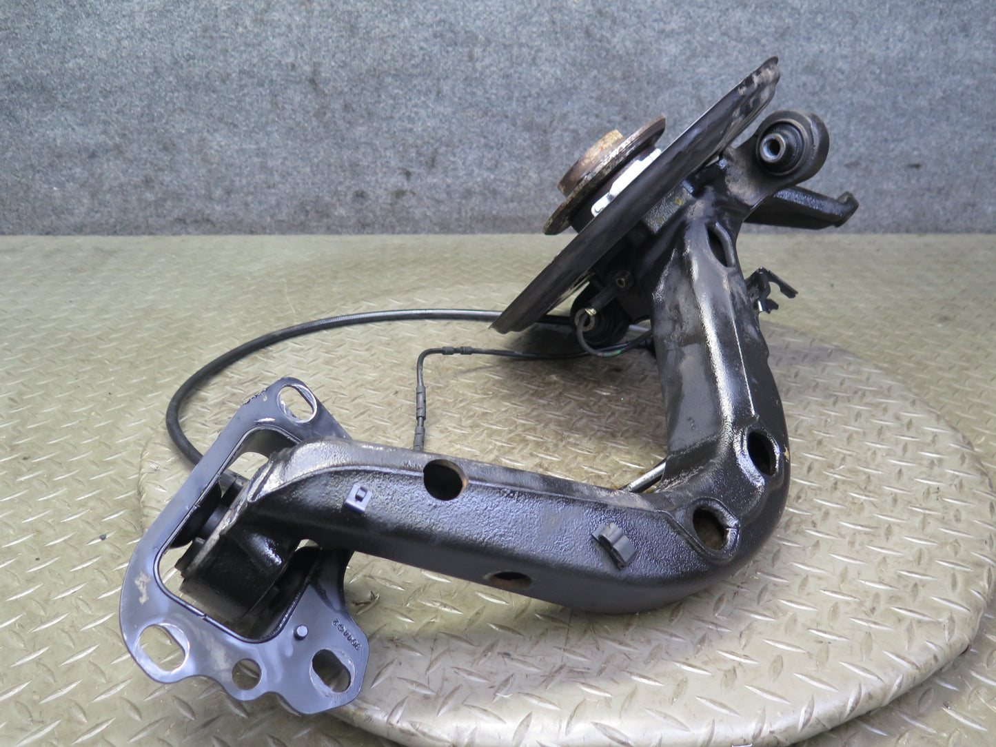 01-06 BMW E46 330ci RWD Rear Left Knuckle Wheel Hub Trailing Arm OEM