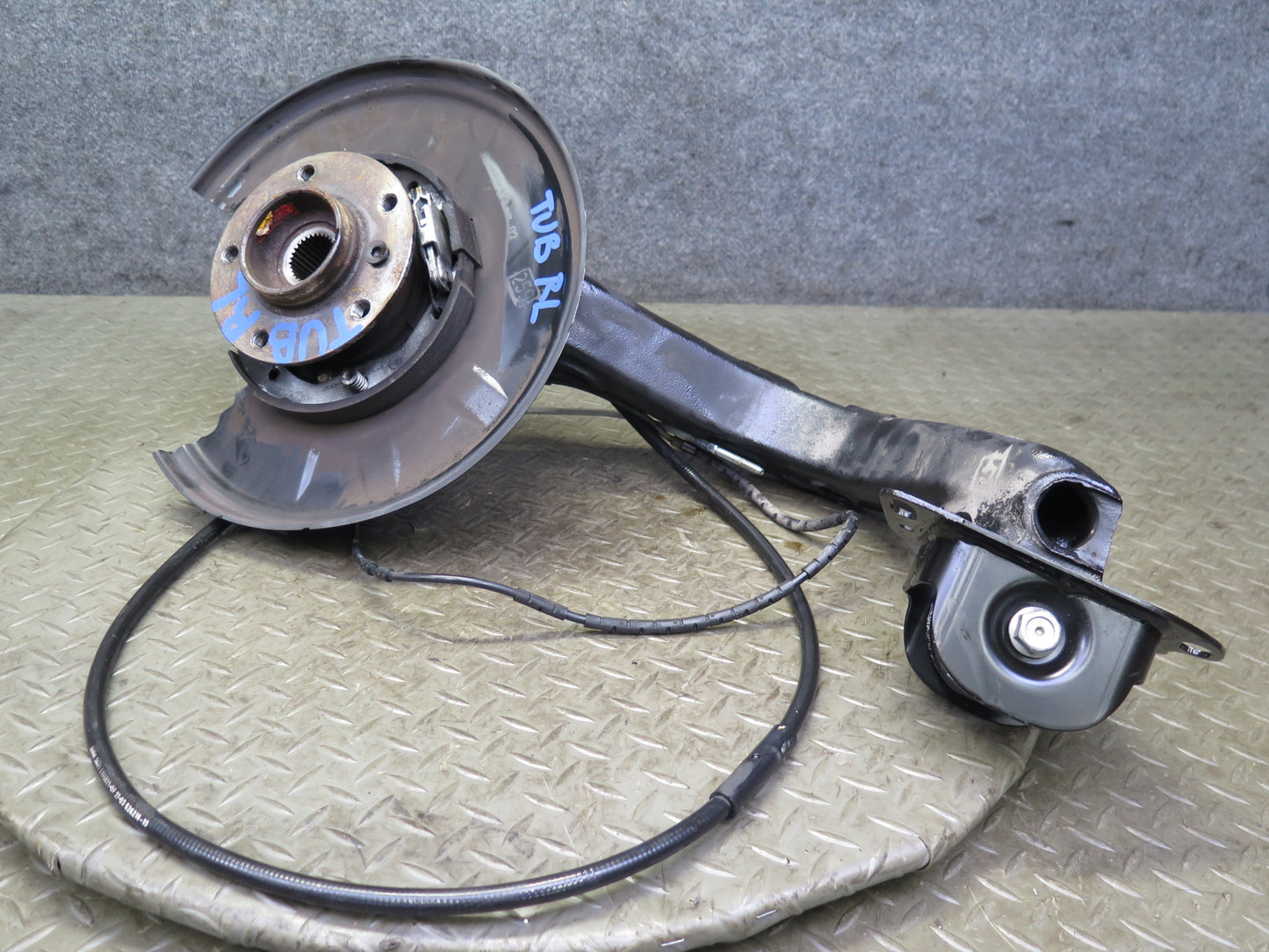 01-06 BMW E46 330ci RWD Rear Left Knuckle Wheel Hub Trailing Arm OEM