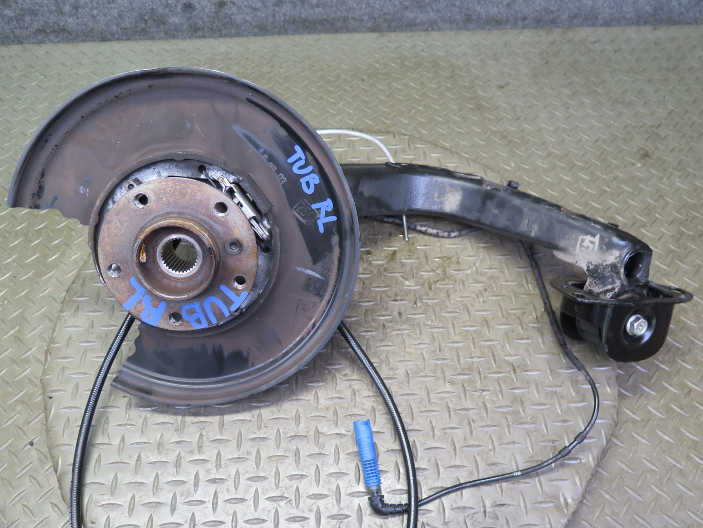 01-06 BMW E46 330ci RWD Rear Left Knuckle Wheel Hub Trailing Arm OEM