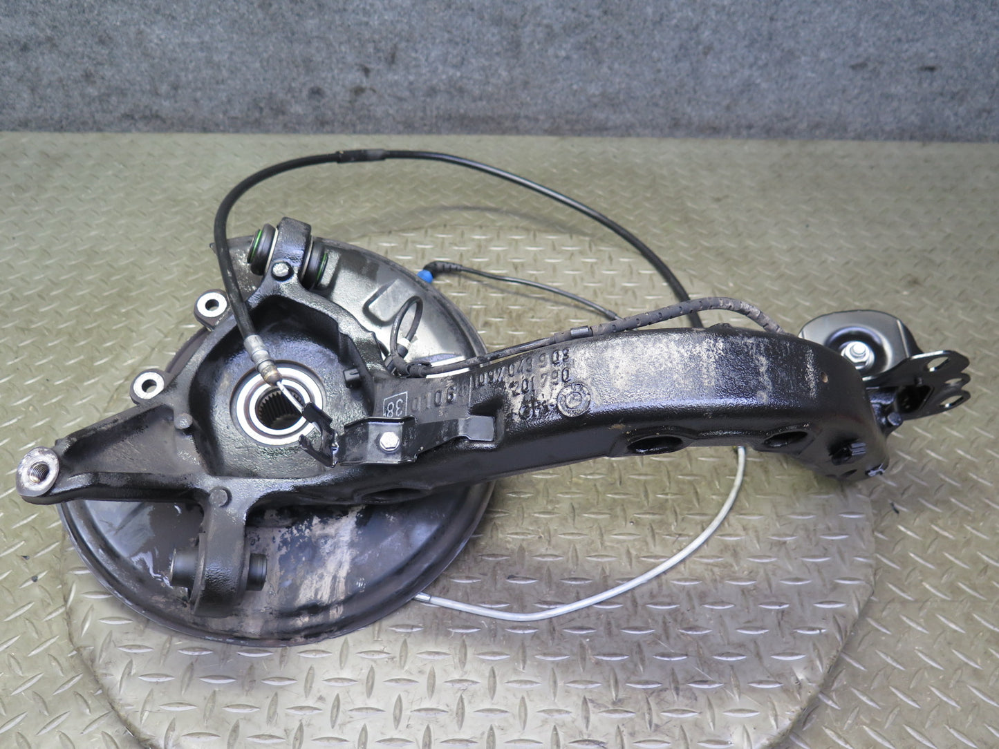 01-06 BMW E46 330ci RWD Rear Left Knuckle Wheel Hub Trailing Arm OEM