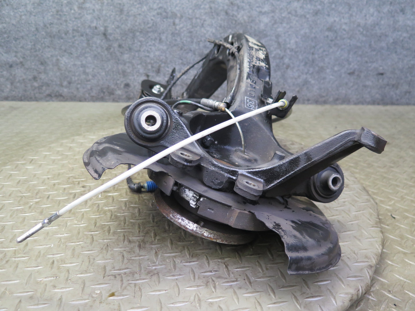 01-06 BMW E46 330ci RWD Rear Left Knuckle Wheel Hub Trailing Arm OEM