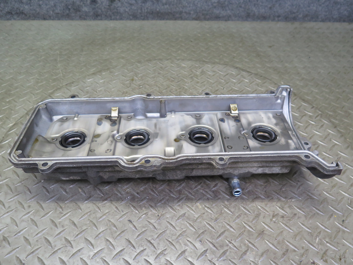 2006-2009 Lexus UZJ120L GX470 4.7L Engine Right Side Cylinder Valve Cover