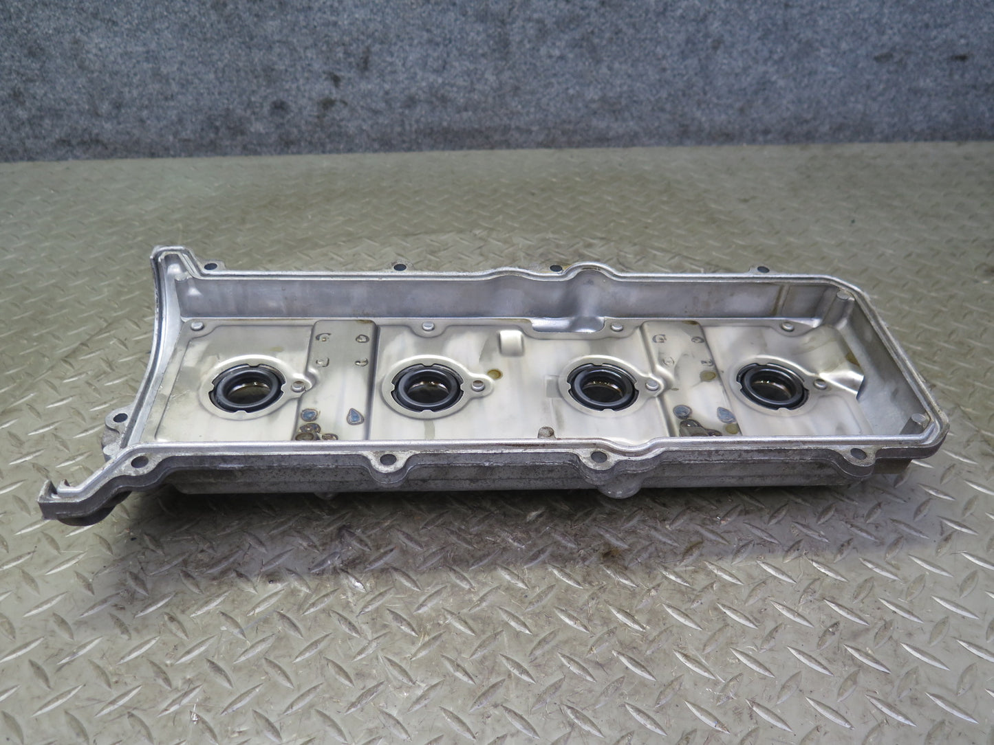 2006-2009 Lexus UZJ120L GX470 4.7L Engine Right Side Cylinder Valve Cover