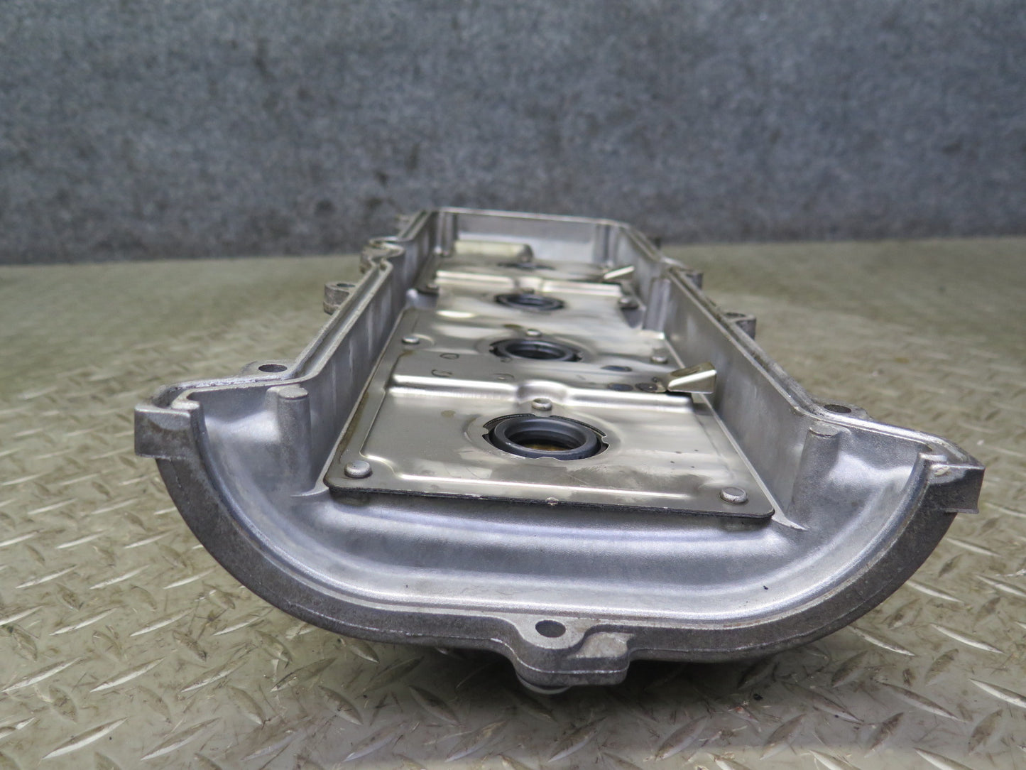 2006-2009 Lexus UZJ120L GX470 4.7L Engine Right Side Cylinder Valve Cover