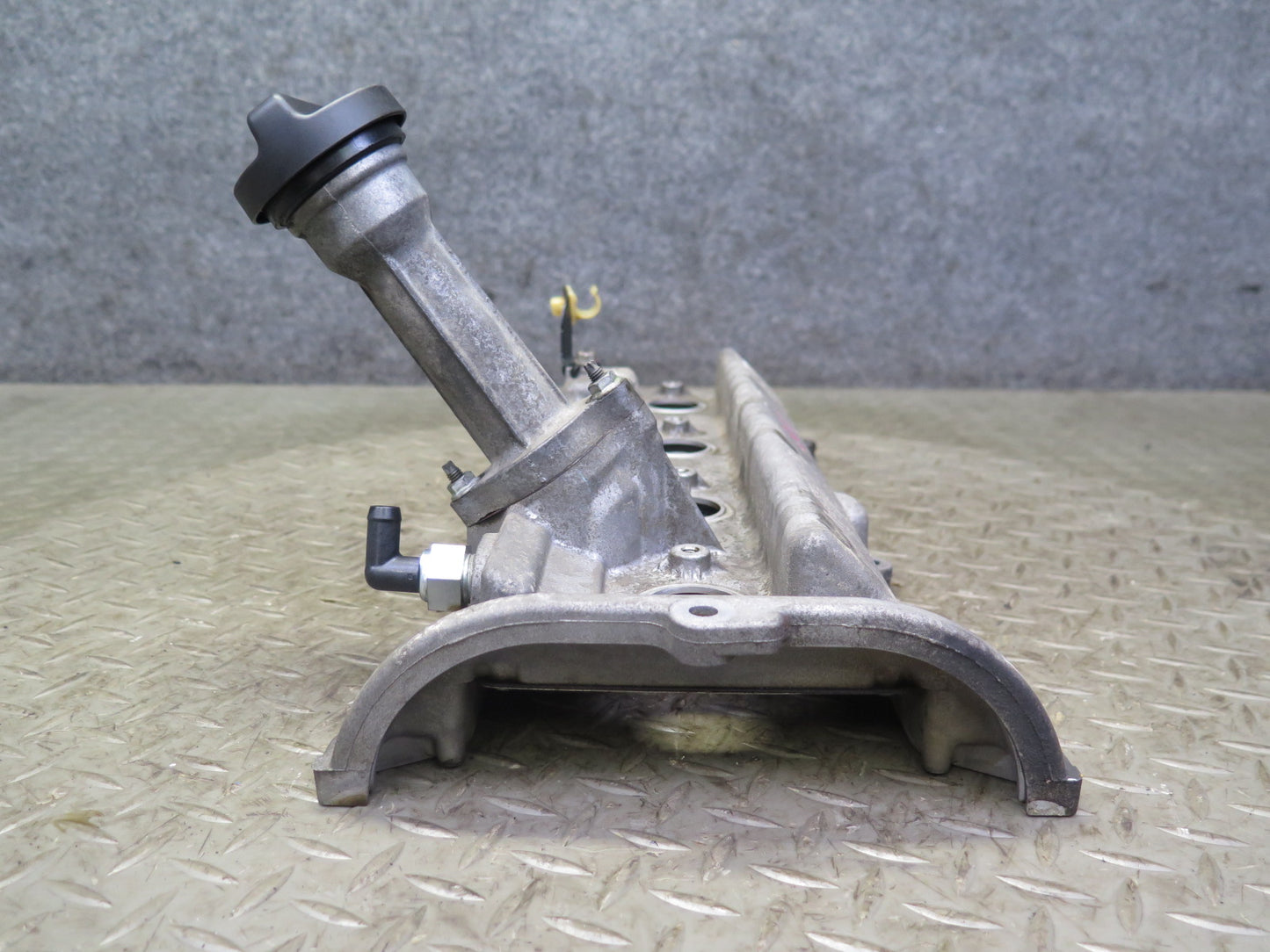 2006-2009 Lexus UZJ120L GX470 4.7L Engine Left Side Cylinder Valve Cover