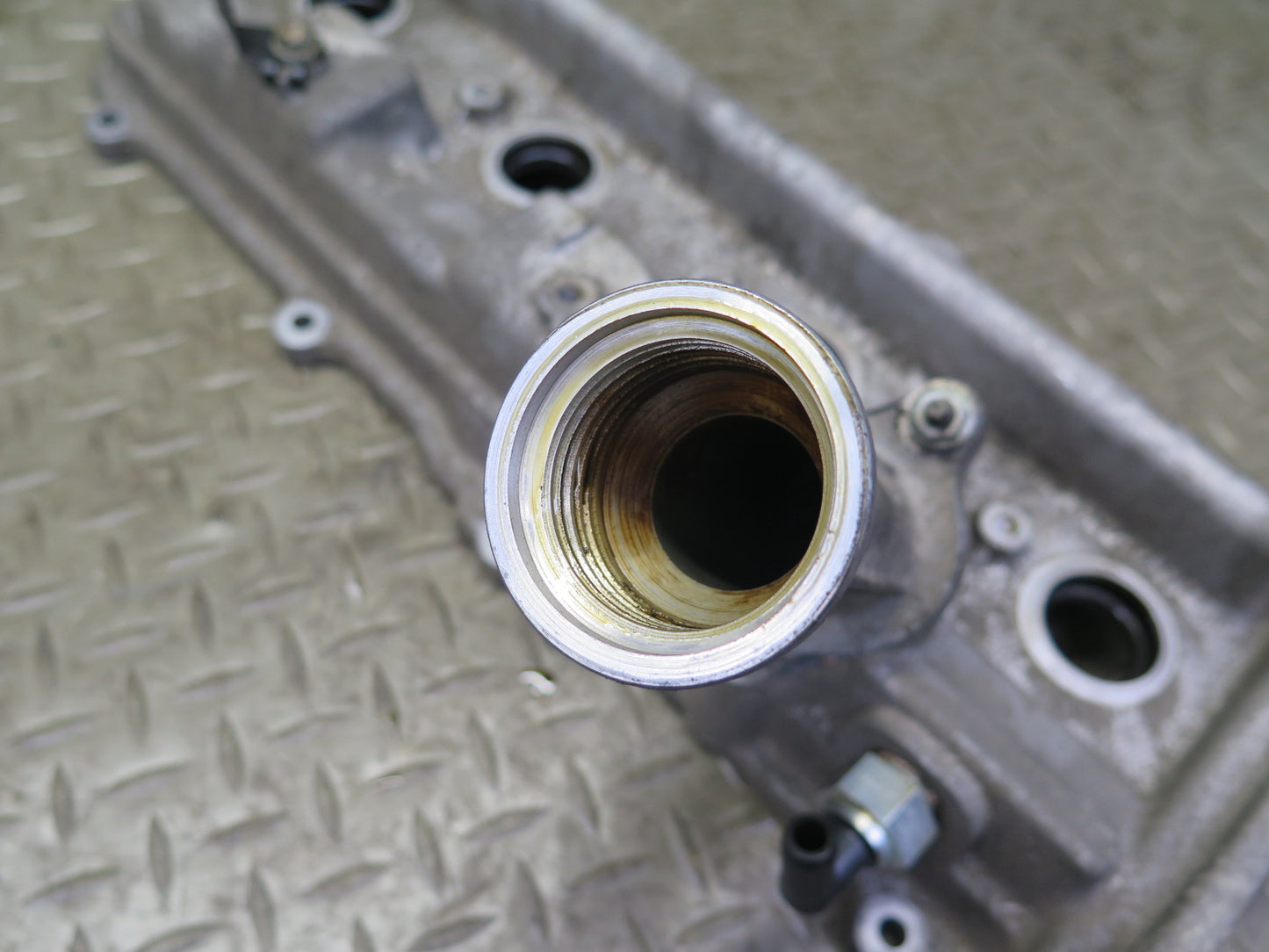 2006-2009 Lexus UZJ120L GX470 4.7L Engine Left Side Cylinder Valve Cover