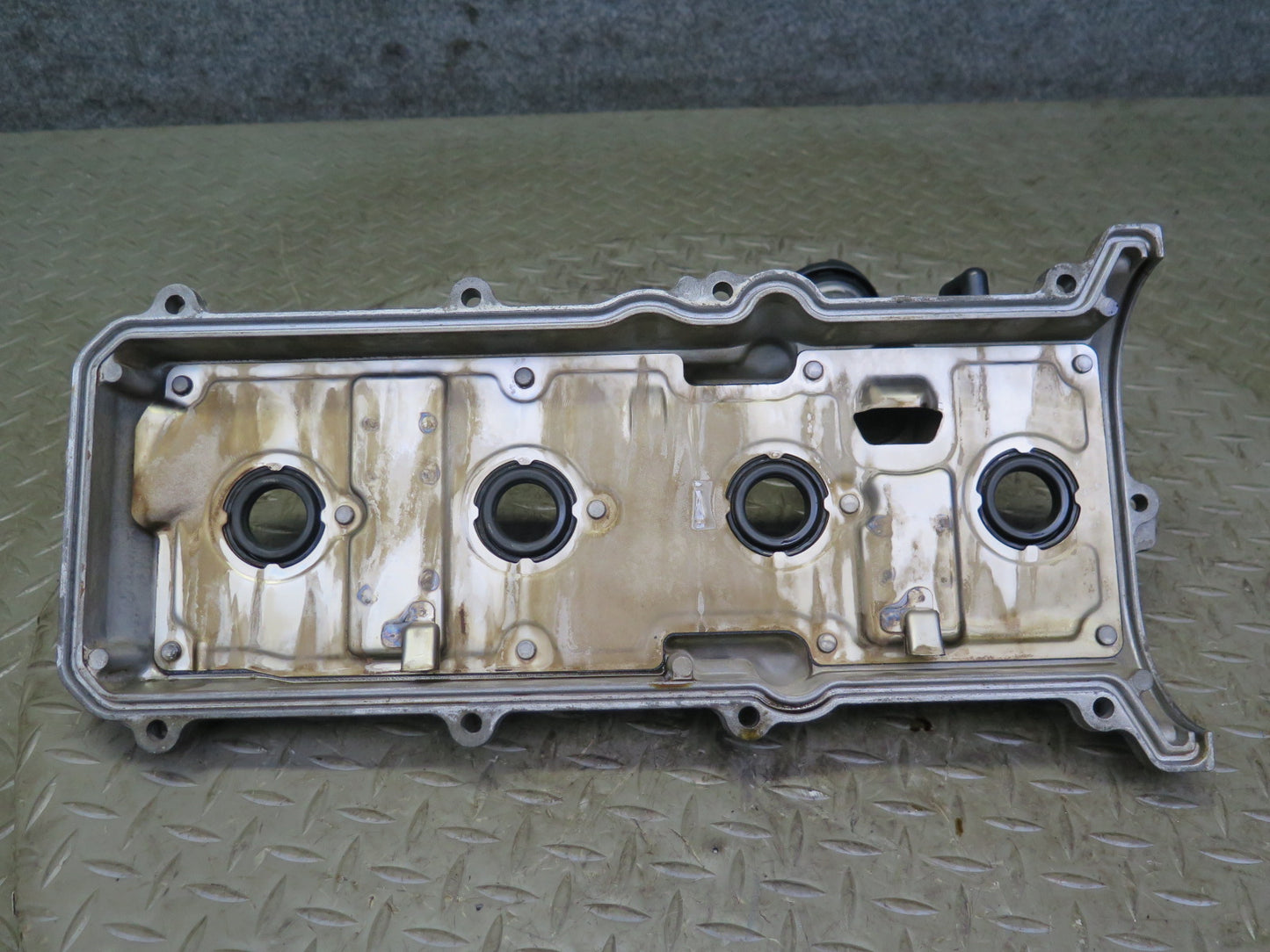 2006-2009 Lexus UZJ120L GX470 4.7L Engine Left Side Cylinder Valve Cover