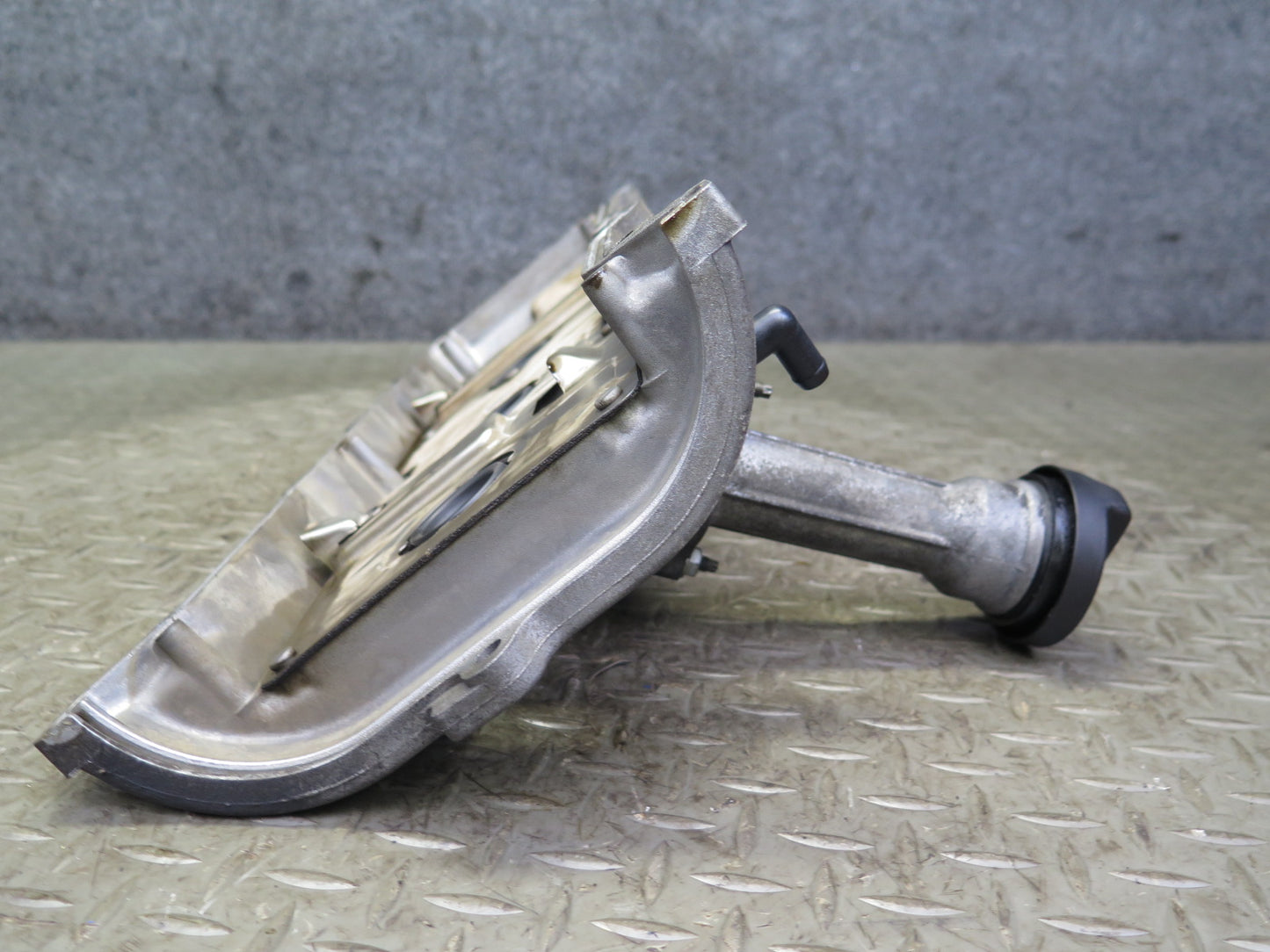 2006-2009 Lexus UZJ120L GX470 4.7L Engine Left Side Cylinder Valve Cover