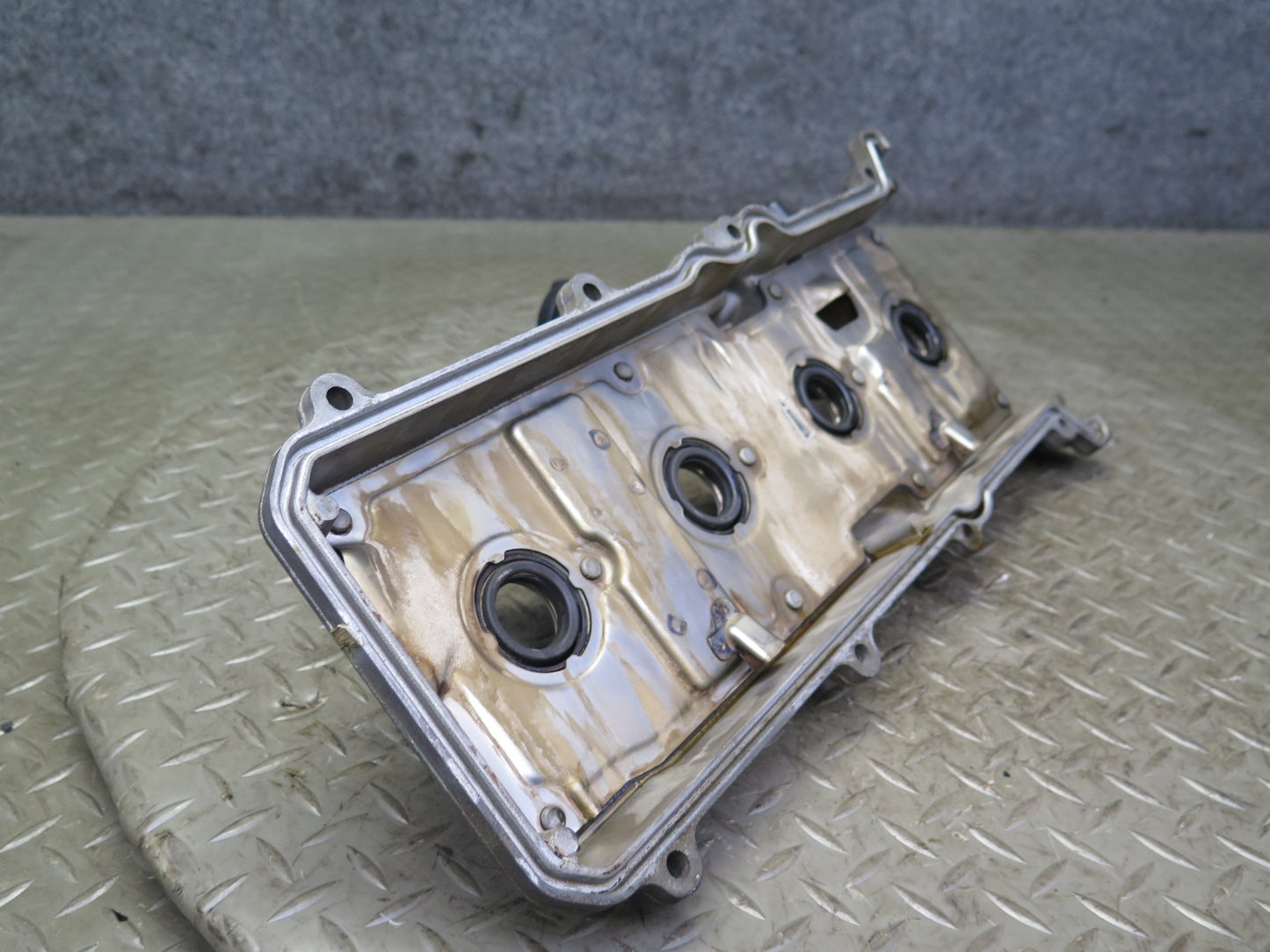 2006-2009 Lexus UZJ120L GX470 4.7L Engine Left Side Cylinder Valve Cover