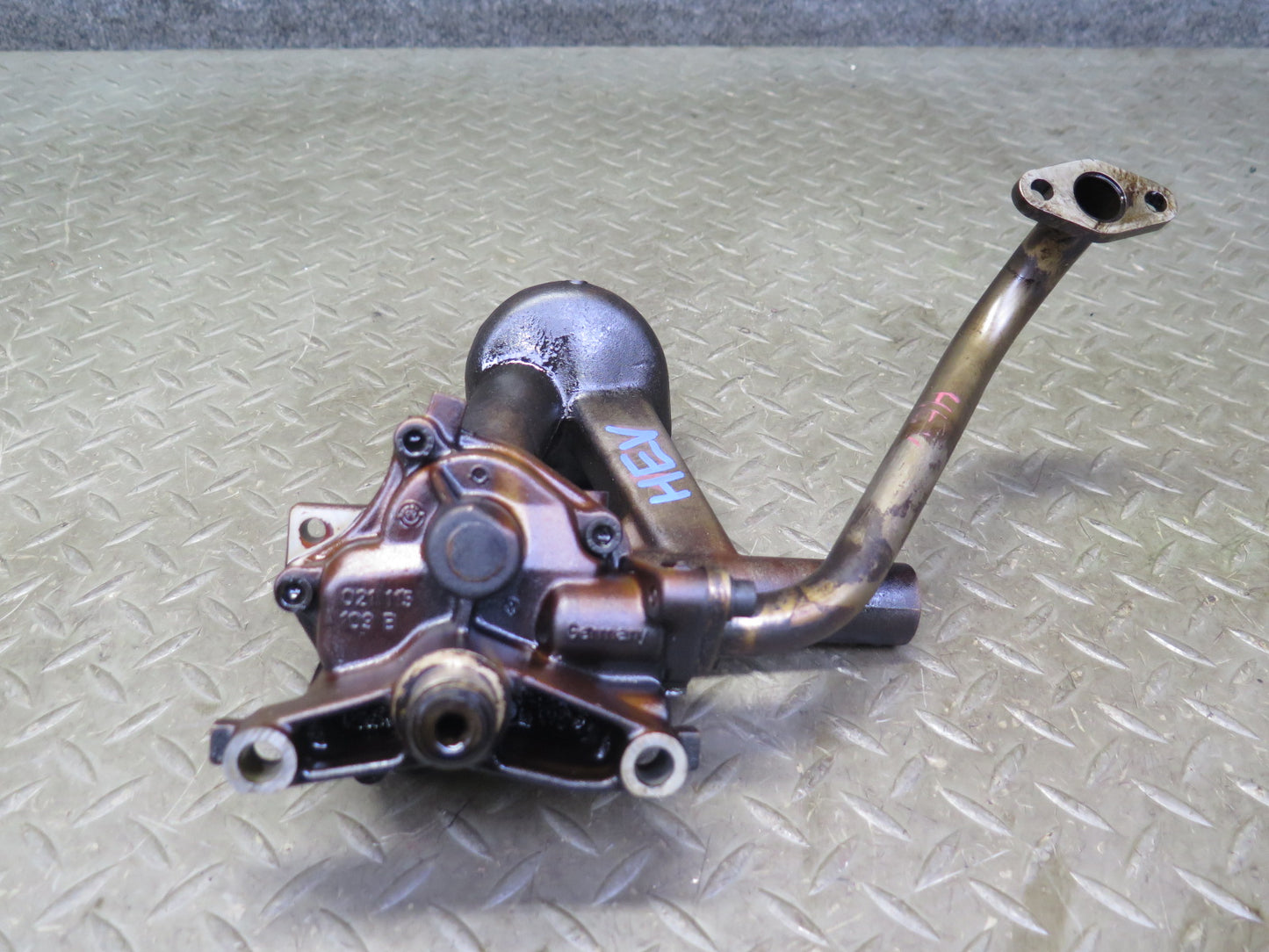 99-00 VW Eurovan T4 2.8L AES Engine Motor Oil Pump w Intermediate Gear Shaft OEM