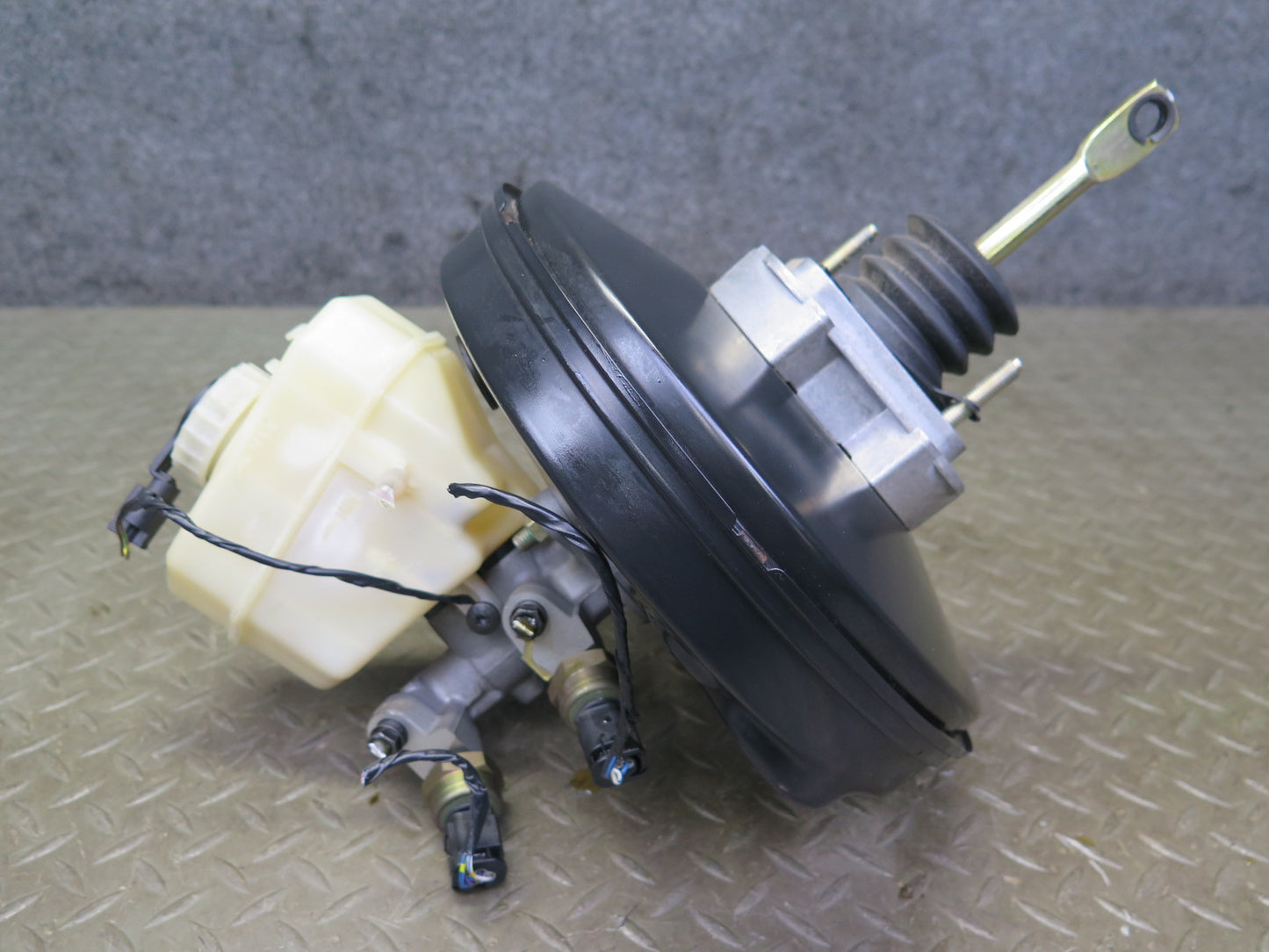 01-06 BMW E46 330ci Brake Master Cylinder Booster Fluid Reservoir OEM