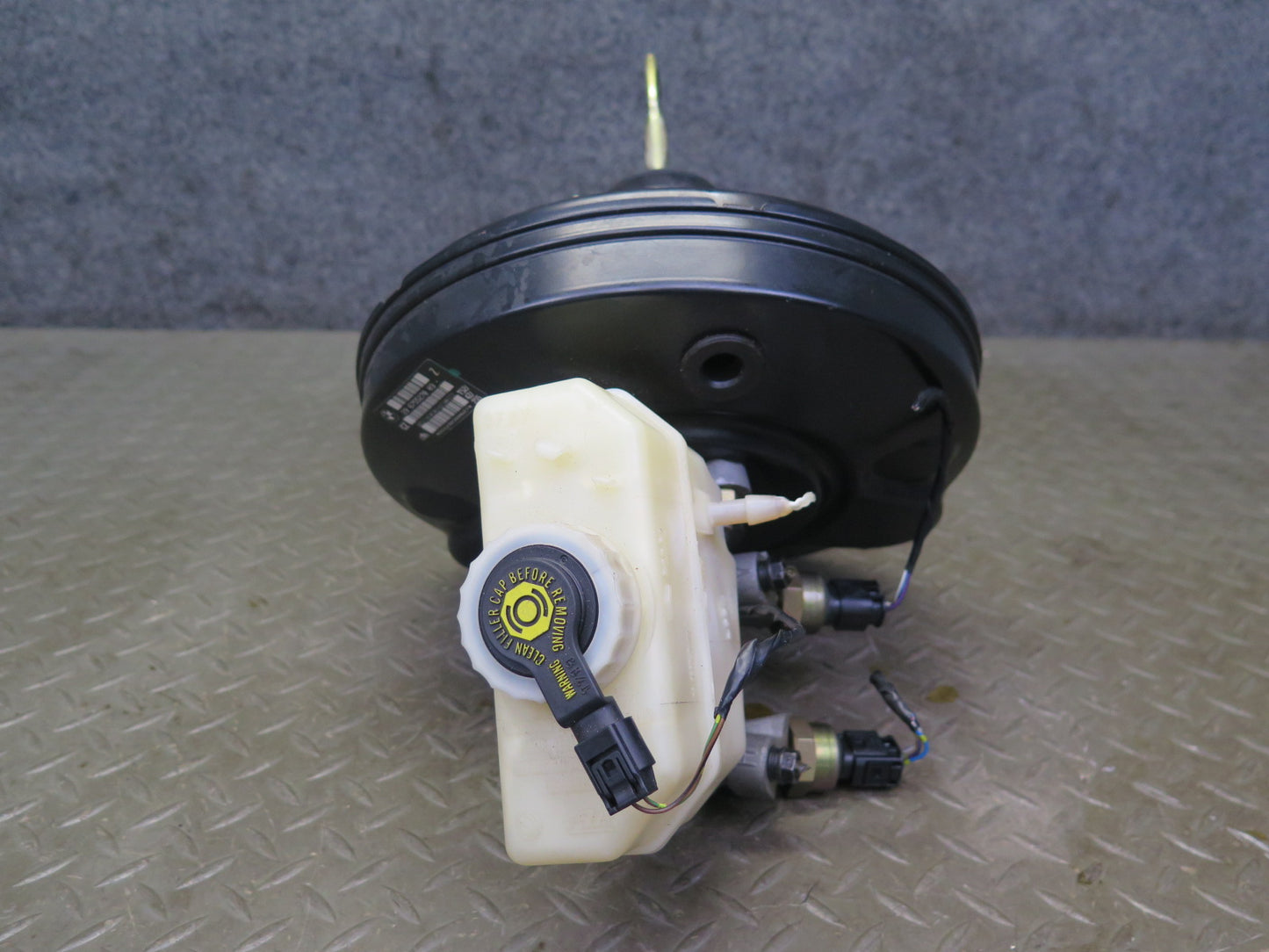 01-06 BMW E46 330ci Brake Master Cylinder Booster Fluid Reservoir OEM