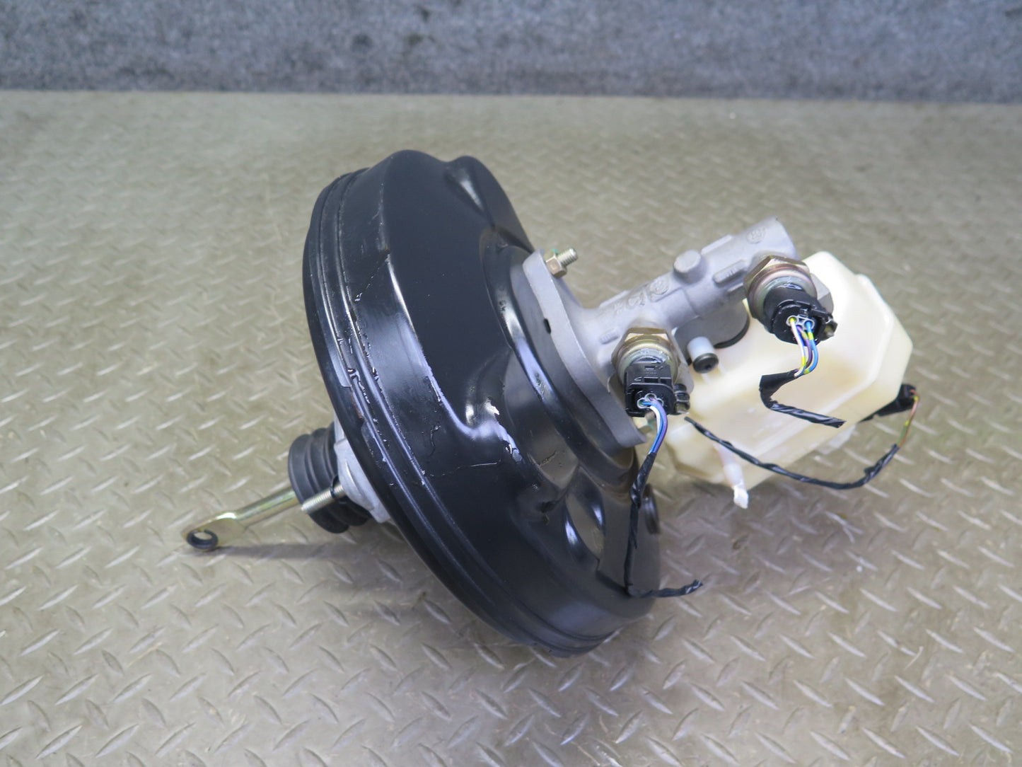 01-06 BMW E46 330ci Brake Master Cylinder Booster Fluid Reservoir OEM