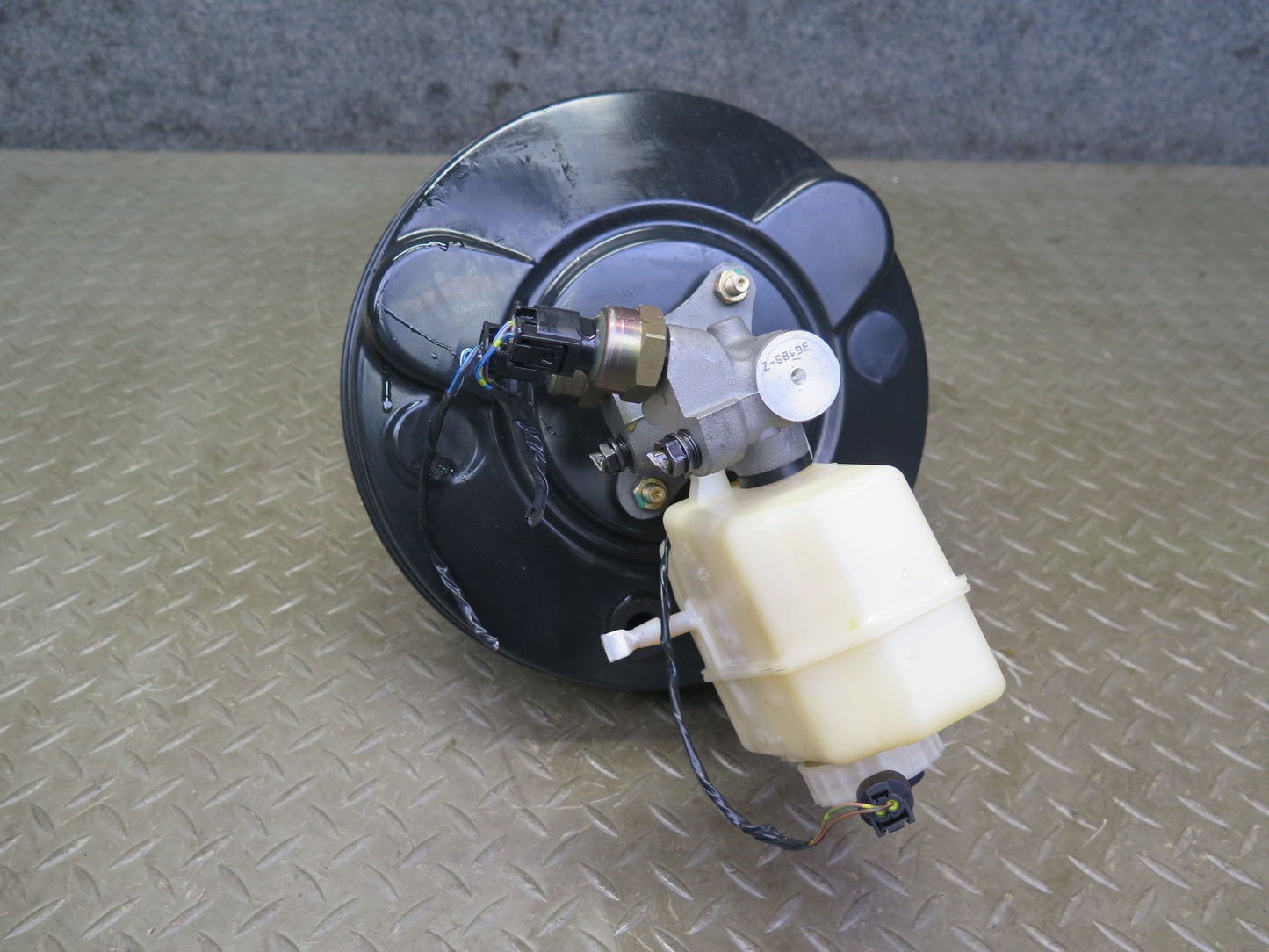 01-06 BMW E46 330ci Brake Master Cylinder Booster Fluid Reservoir OEM